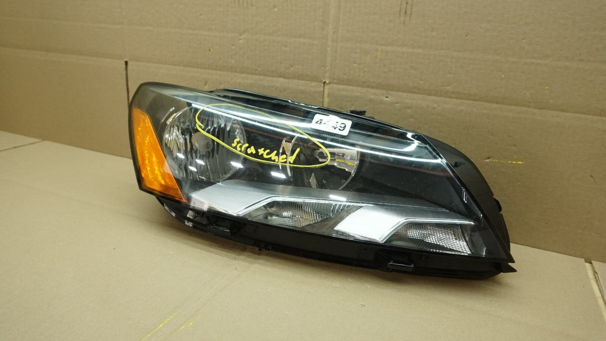 2012-2015 VOLKSWAGEN PASSAT FRONT RIGHT PASSENGER SIDE HEADLIGHT HALOGEN OEM