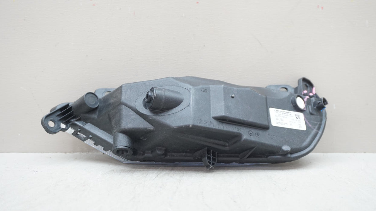 2016-2022 VOLVO XC60 FRONT RIGHT PASSENGER SIDE FOG LIGHT OEM 32337365