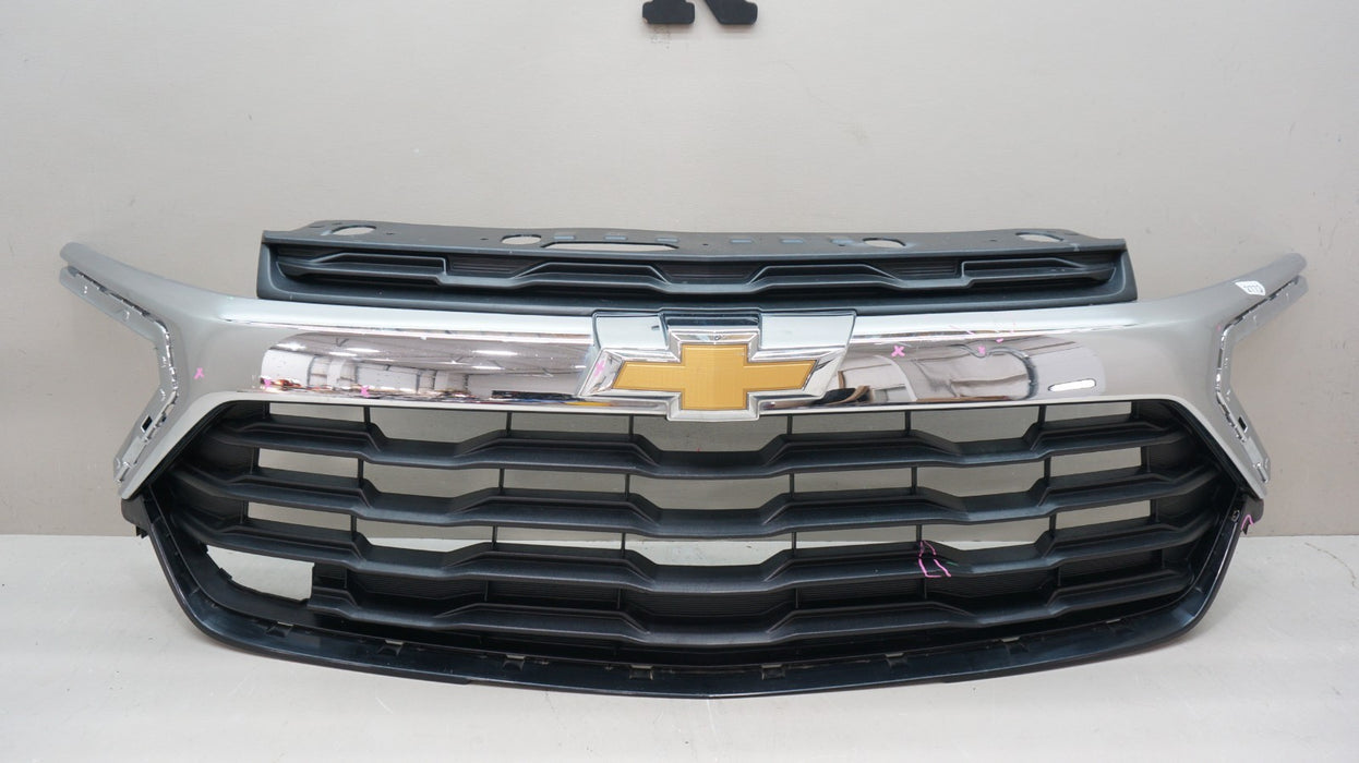 2024-2026 CHEVROLET TRAILBLAZER FRONT RADIATOR GRILLE GRILL 42883406 OEM