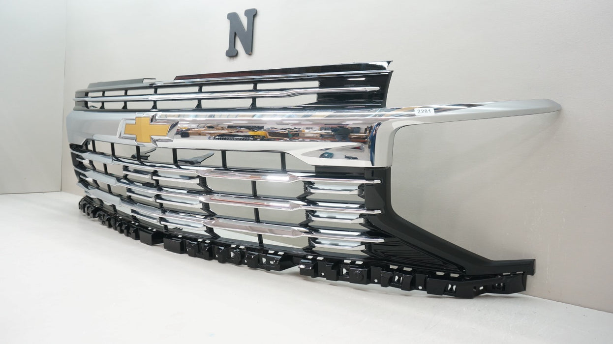 2025-2026 CHEVROLET TAHOE/ SUBURBAN FRONT RADIATOR GRILLE OEM 85775009 *NEW*