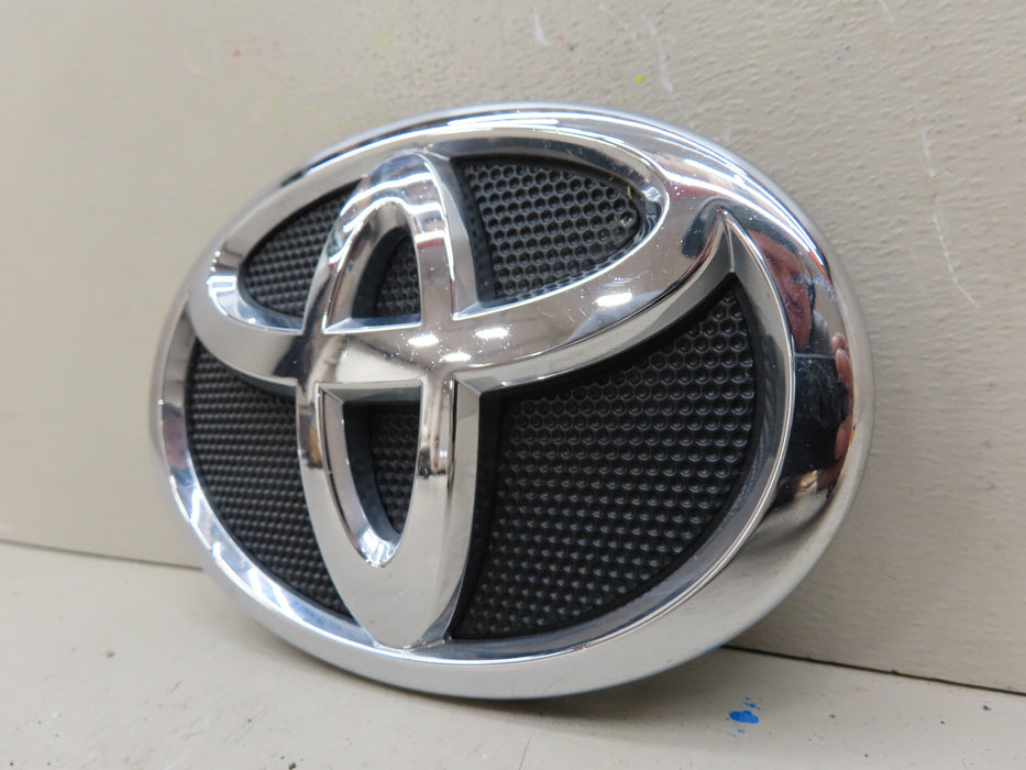 2007-2009 TOYOTA CAMRY FRONT GRILL GRILLE EMBLEM OEM 75311-06060