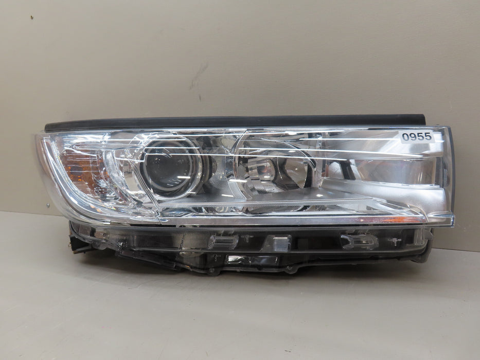 2017 2018 2019 TOYOTA HIGHLANDER FRONT RIGHT PASSENGER HEADLIGHT HALOGEN OEM