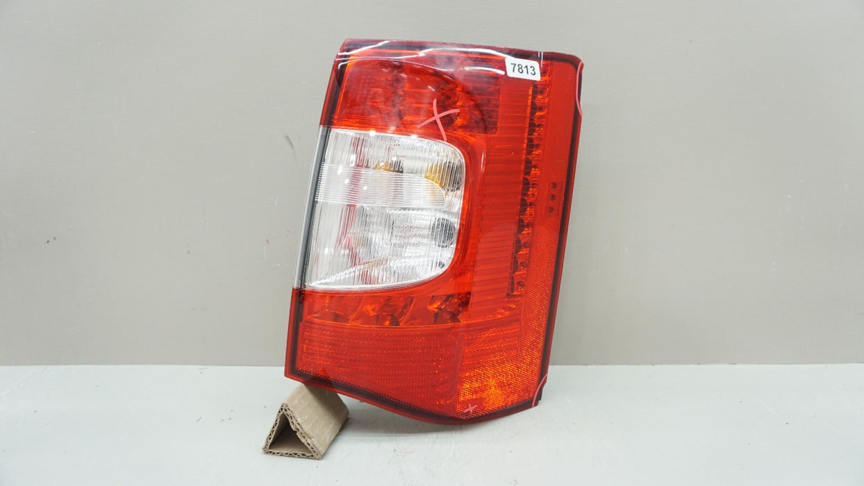 2011-2016 CHRYSLER TOWN & COUNTRY REAR RH RIGHT PASSENGER SIDE TAIL LIGHT OEM