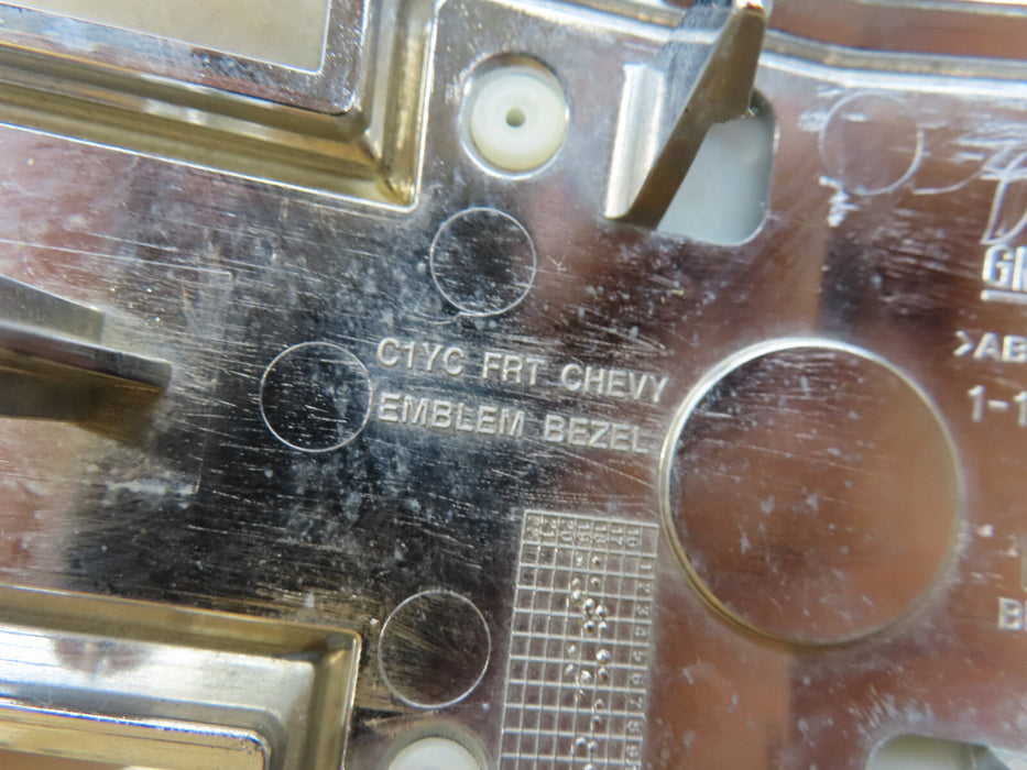 GM GENUINE EMBLEM 84046096