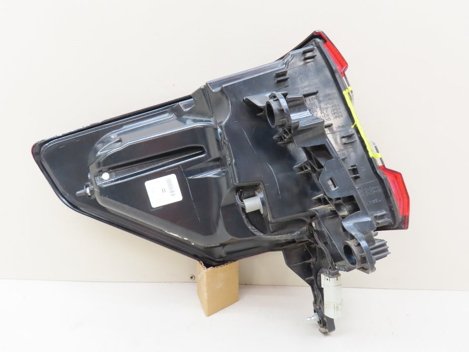 2018-2021 LINCOLN NAVIGATOR REAR RIGHT PASSENGER TAIL LIGHT OUTER OEM PARTS ONLY
