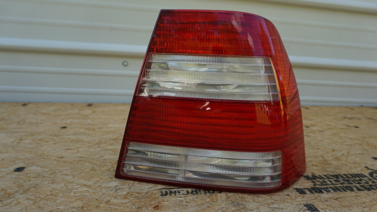 2004 2005 VW VOLKSWAGEN JETTA RIGHT REAR TAILLIGHT OEM