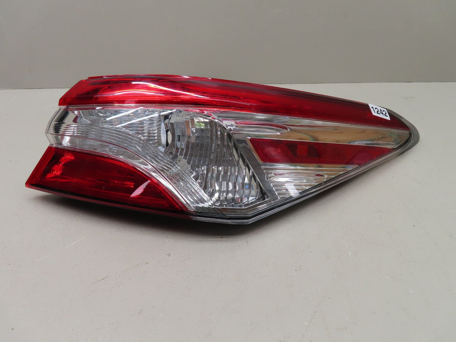 2018-2020 TOYOTA CAMRY REAR RIGHT PASSENGER SIDE TAILLIGHT LAMP ASSEMBLY OEM