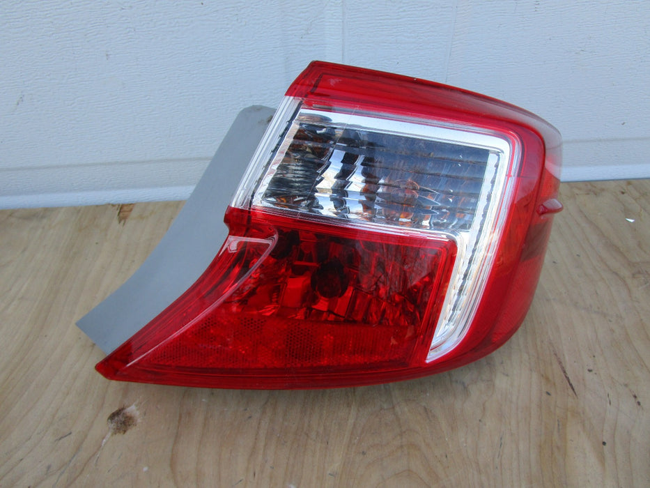 2012-2014 TOYOTA CAMRY REAR RIGHT PASSENGER SIDE TAIL LIGHT OUTER OEM