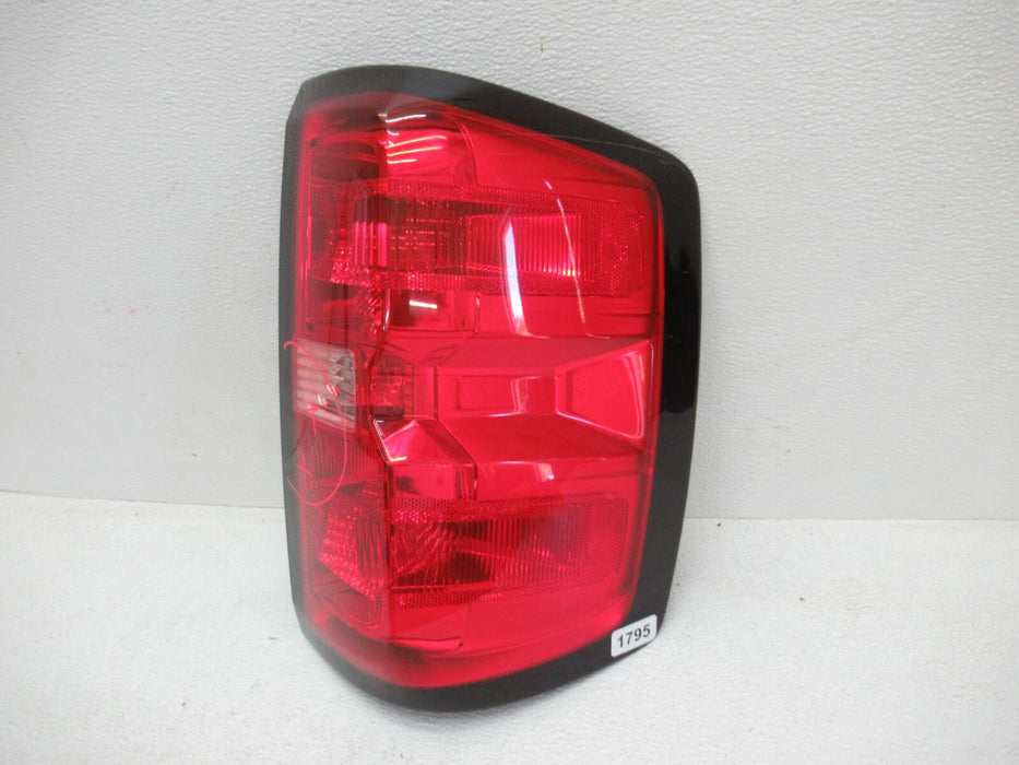 2014 - 2015 CHEVROLET SILVERADO REAR RIGHT PASSENGER TAIL LIGHT STOP LAMP OEM