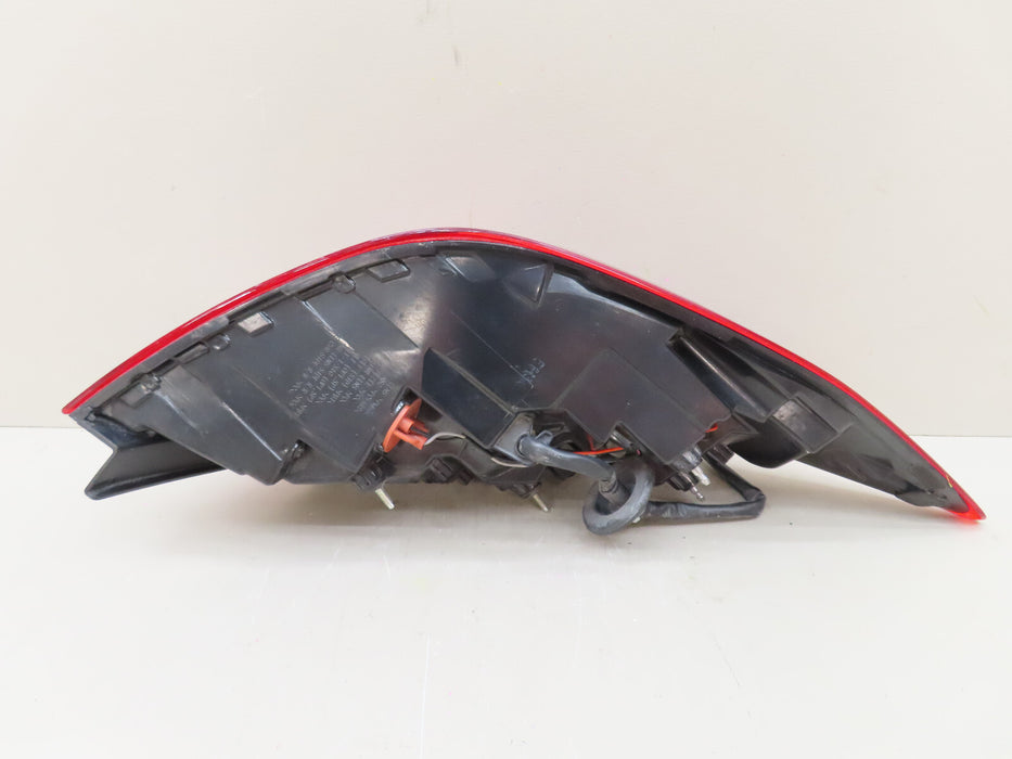2019-2020 HYUNDAI ELANTRA  RIGHT PASSENGER SIDE OUTER TAIL LIGHT OEM 92402-F2