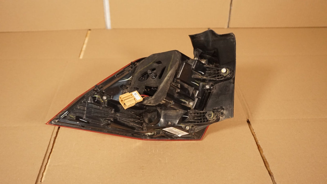 2018-2020 VOLKSWAGEN TIGUAN RIGHT PASSENGER SIDE OUTER TAIL LIGHT LAMP OEM