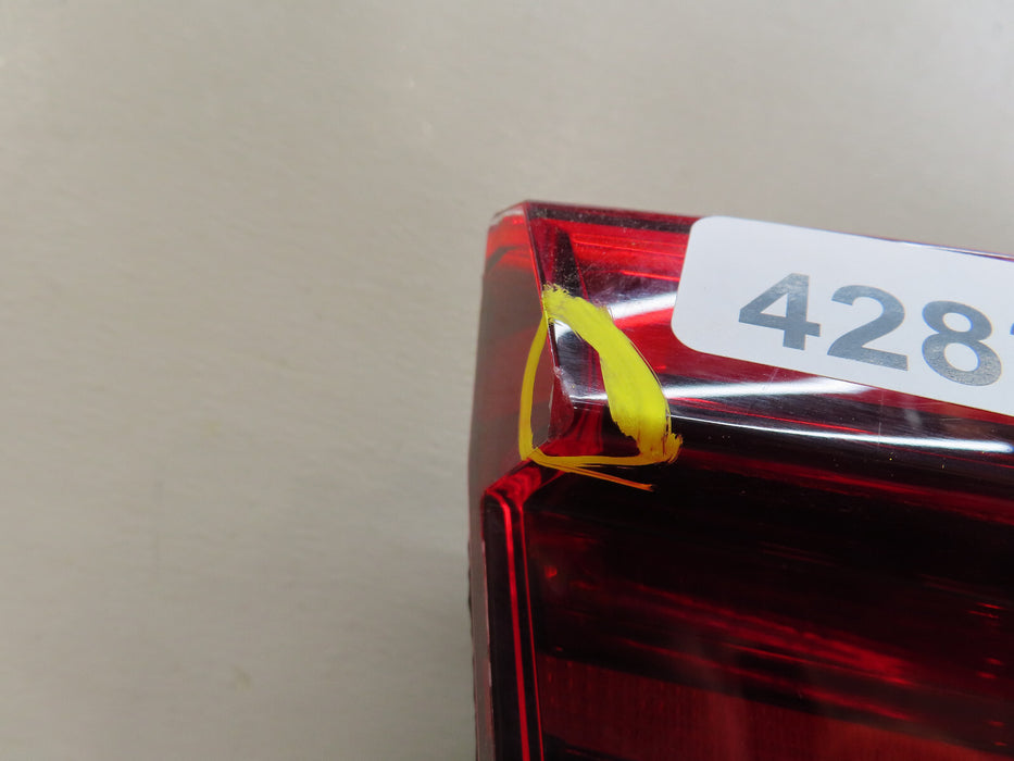 2019-2020 AUDI Q8 REAR CENTER BRAKE LIFT GATE TAIL LIGHT OEM 4M8.945.095.Q