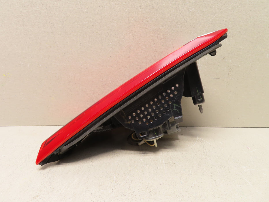 2016-2019 CHEVROLET MALIBU RIGHT PASSENGER TAIL LIGHT INNER HALOGEN LAMP OEM