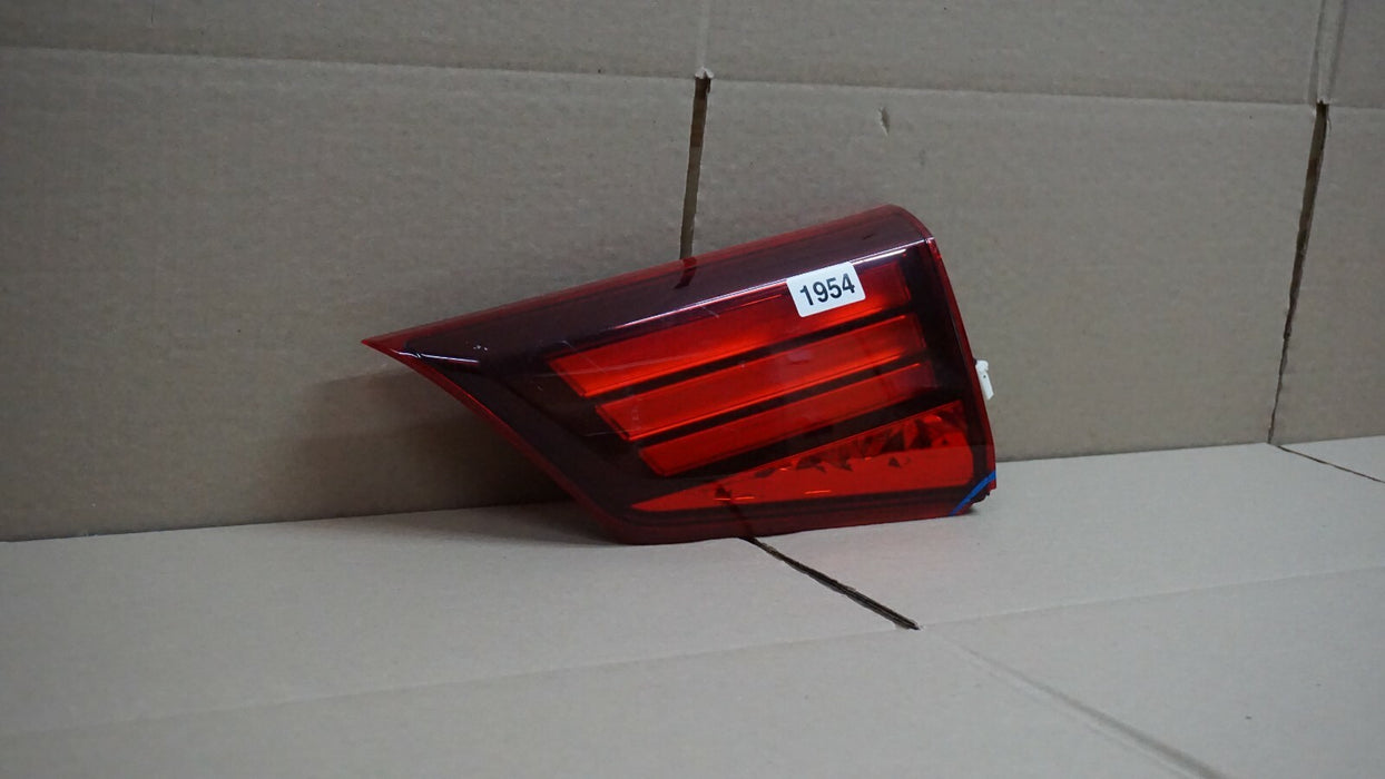 2016-2020 MITSUBISHI OUTLANDER REAR RIGHT PASSENGER  INNER TAIL LIGHT LED OEM