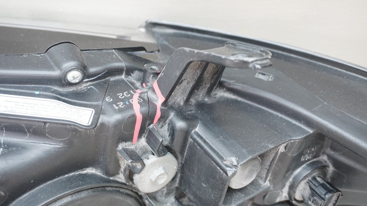 2010-2012 LEXUS RX350 FRONT RH RIGHT PASSENGER SIDE XENON HEADLIGHT OEM *DAMAGE*