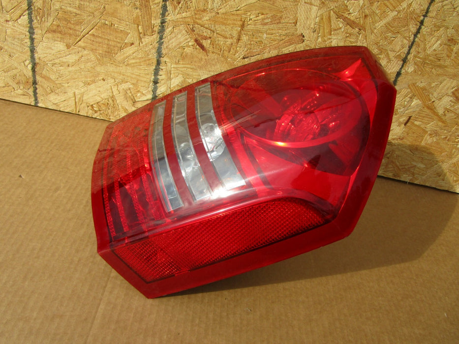2005 2006 2007 CHRYSLER 300 RIGHT REAR PASSENGER SIDE TAIL LIGHT OEM