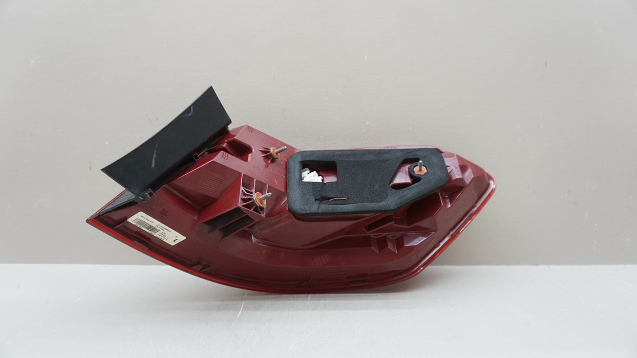 2014-2016 MERCEDES E CLASS REAR LH LEFT DRIVER SIDE TAIL LIGHT OEM A2129060757