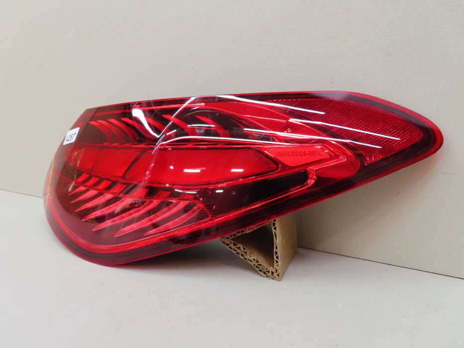 2022 2023 MERCEDES-BENZ C300 REAR RIGHT PASSENGER TAIL LIGHT LED OEM A2069063800