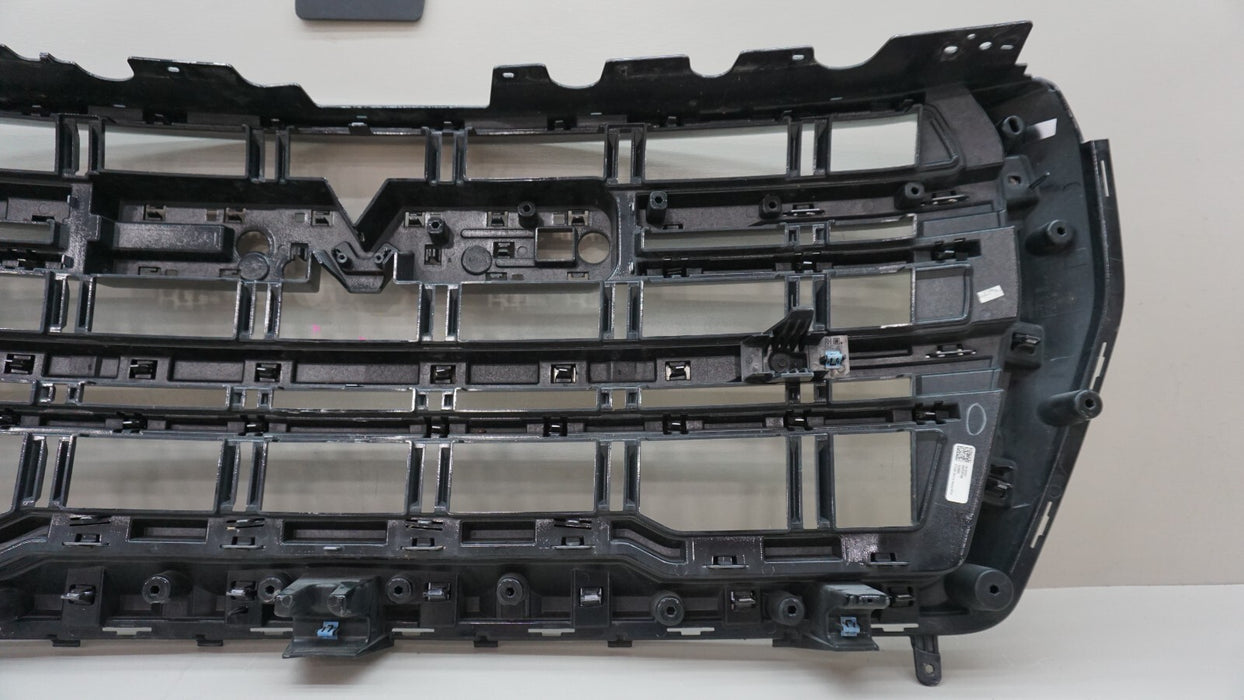 2021-2023 GMC YUKON FRONT UPPER MAIN GRILLE 84835787 OEM 21 22 23 GOOD CONDITION