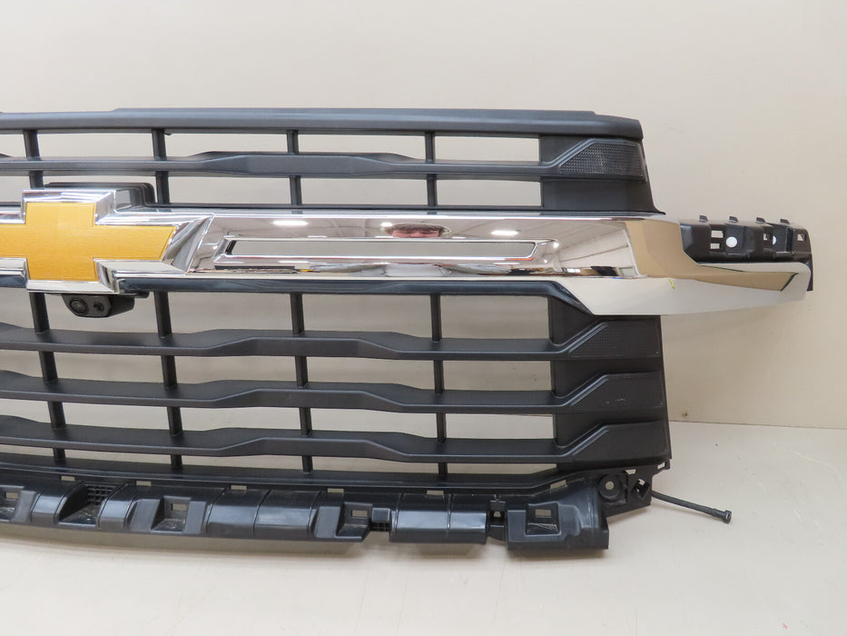 2024 CHEVROLET SILVERADO LT 2500 3500HD FRONT RADIATOR GIRLLE GRILL W/CAMERA OEM