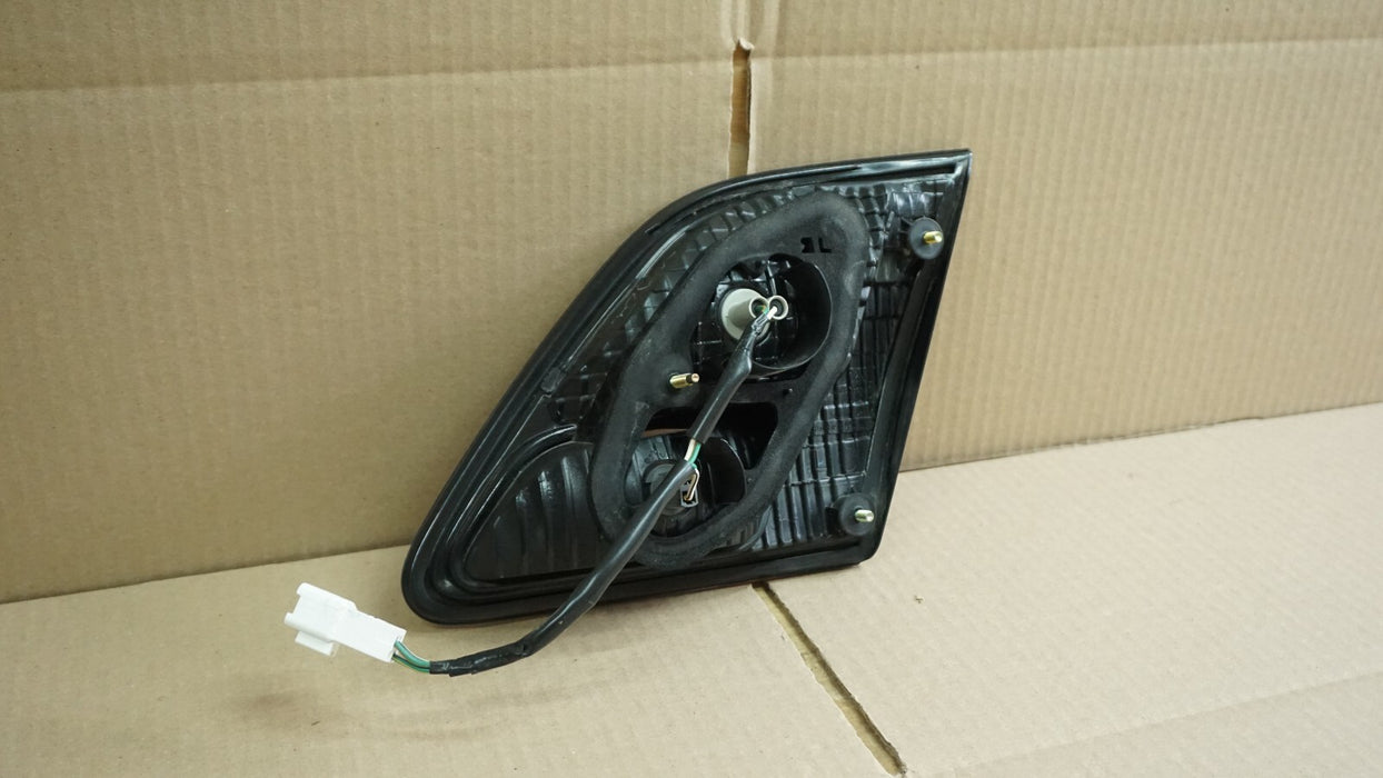 2002-2004 LEXUS ES300 ES330 REAR LEFT DRIVER SIDE INNER TAIL LIGHT LAMP OEM