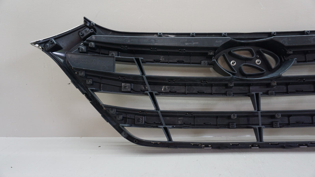 2017-2018 HYUNDAI TUCSON FRONT BUMPER RADIATOR GRILLE W/ EMBLEM OEM 86351-D3100