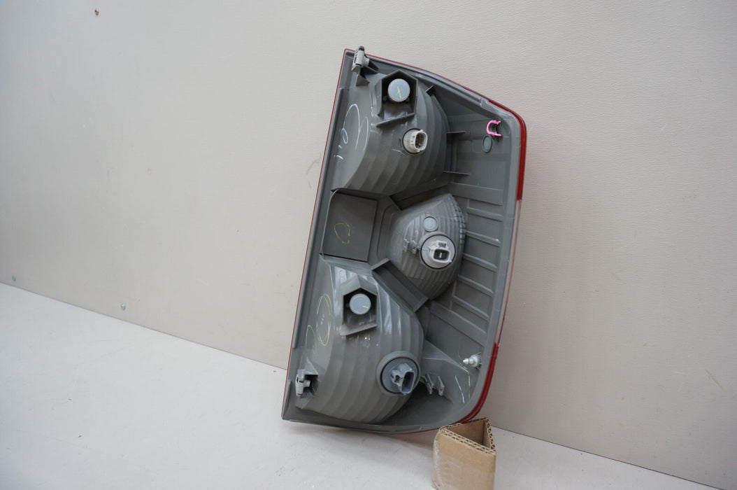 2014-2021 TOYOTA TUNDRA REAR LEFT DRIVERS SIDE TAIL LIGHT OEM