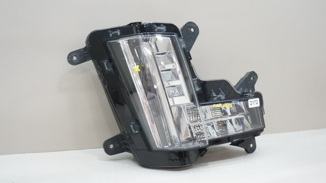 2015-2020 CADILLAC ESCALADE RIGHT PASSENGER SIDE LED FOG LIGHT OEM84018689