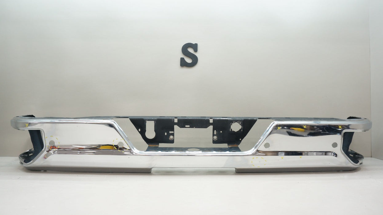 2019-2024 GMC SIERRA / CHEVROLET SILVERADO 2500 3500 REAR METAL BUMPER OEM