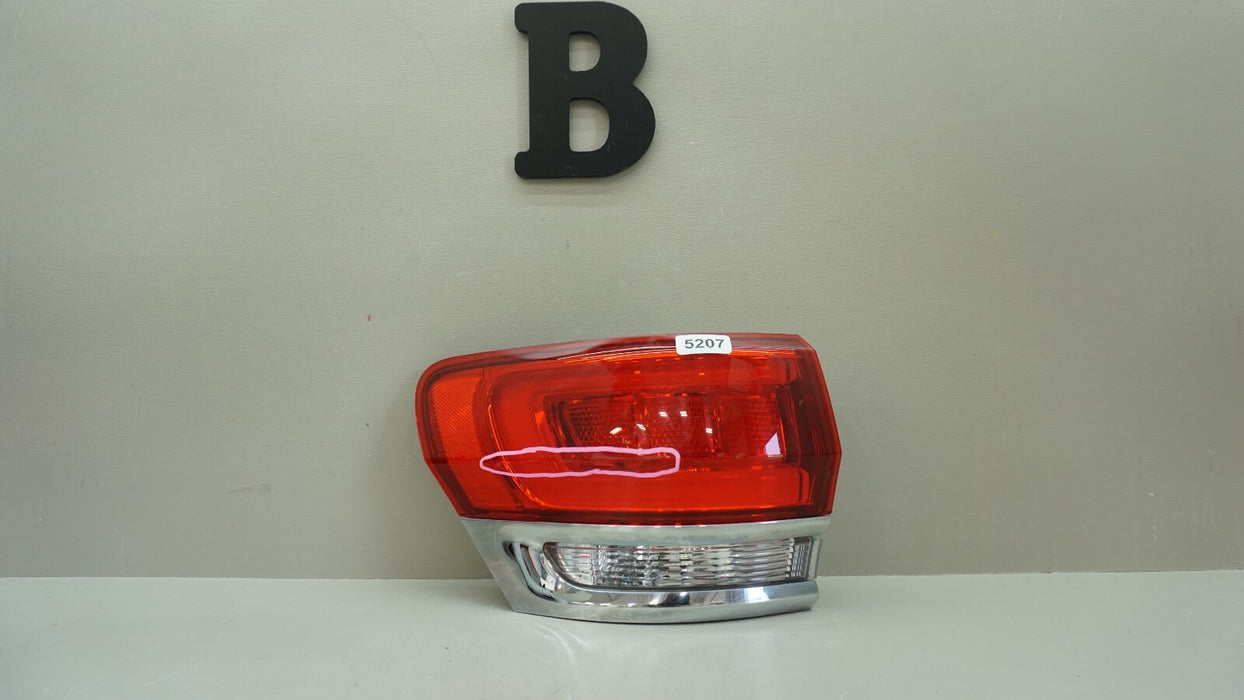 2014-2018 JEEP GRAND CHEROKEE REAR LEFT DRIVER OUTER TAIL LIGHT OEM 68110017AG