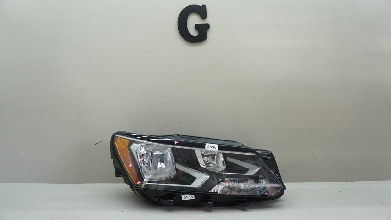 2016-2019 VOLKSWAGEN PASSAT FRONT RIGHT HEADLIGHT LAMP HALOGEN OEM 561941006E
