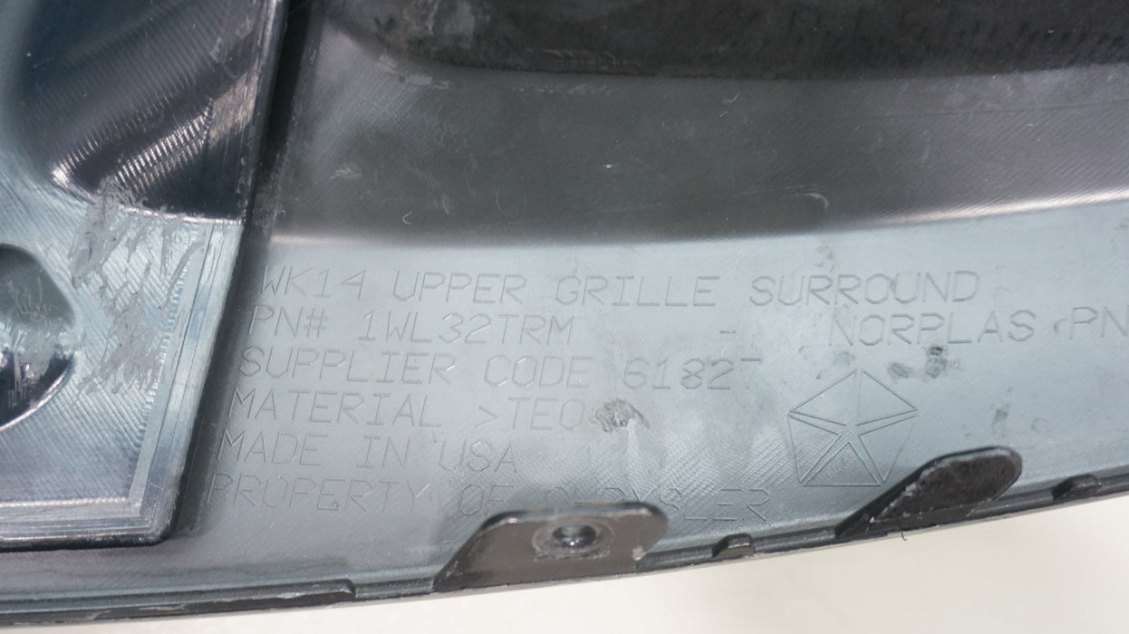 2014-2016 JEEP GRAND CHEROKEE FRONT UPPER CENTER RADIATOR GRILLE OEM 1WL32TRM