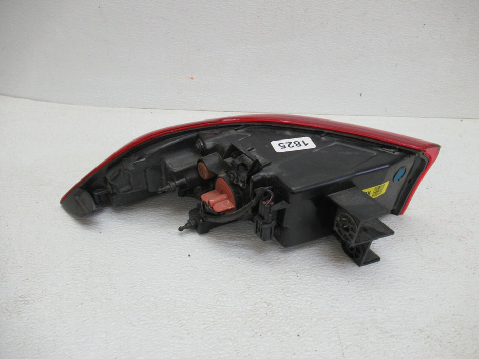 2021-2022 KIA CARNIVAL LXS REAR RIGHT PASSENGER SIDE TAIL LIGHT LAMP 92402R0 OEM