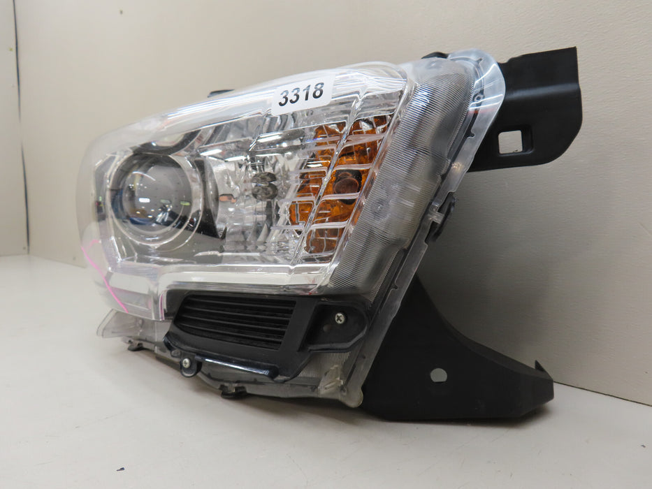 2016-2020 TOYOTA TACOMA FRONT RIGHT PASSENGER HEADLIGHT HALOGEN OEM