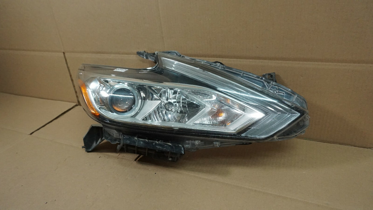 2016-2018 NISSAN ALTIMA RIGHT PASSENGER SIDE HEADLIGHT HALOGEN LAMP LENS OEM