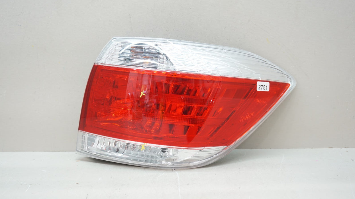 2011-2013 TOYOTA HIGHLANDER REAR RIGHT PASSENGER SIDE TAIL LIGHT CAPA