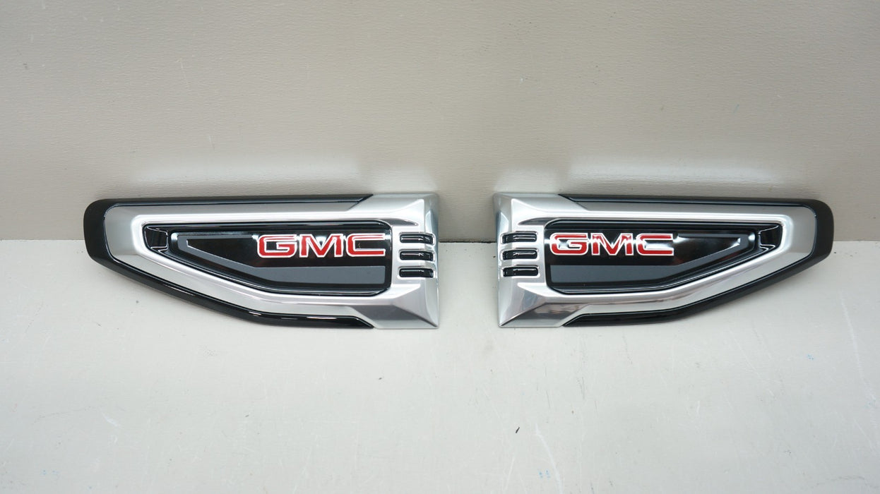 2025-2026 GMC YUKON FENDER EMBLEMS BADGES SET OEM 84956286 *NEW*