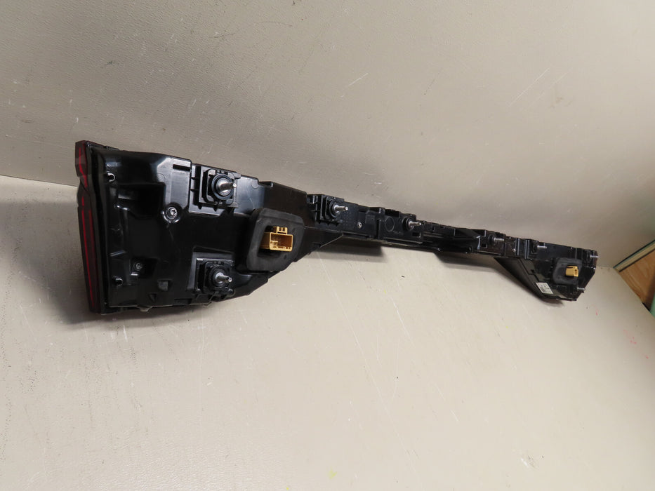 2019 - 2023 AUDI A8 L REAR TRUNK LID CENTER TAILLIGHT LIGHT LAMP OEM 4N0945095H