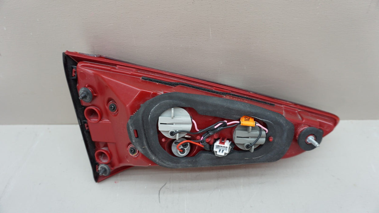 2016-2018 HYUNDAI TUCSON REAR RH RIGHT PASSENGER SIDE INNER TAIL LIGHT OEM