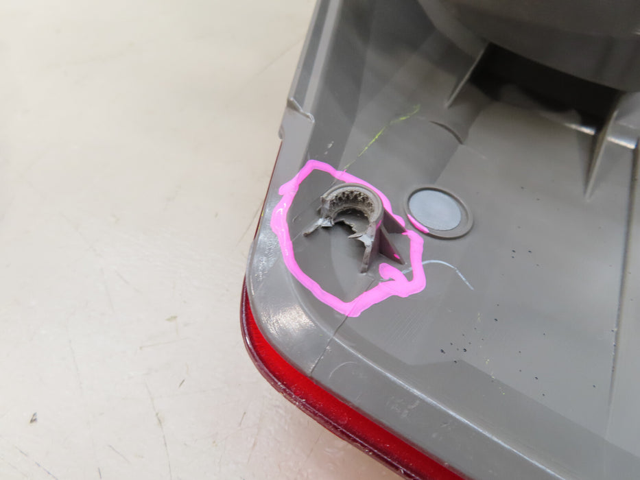 2014-2020 TOYOTA TUNDRA REAR RIGHT PASSENGER SIDE TAIL LIGHT HALOGEN OEM