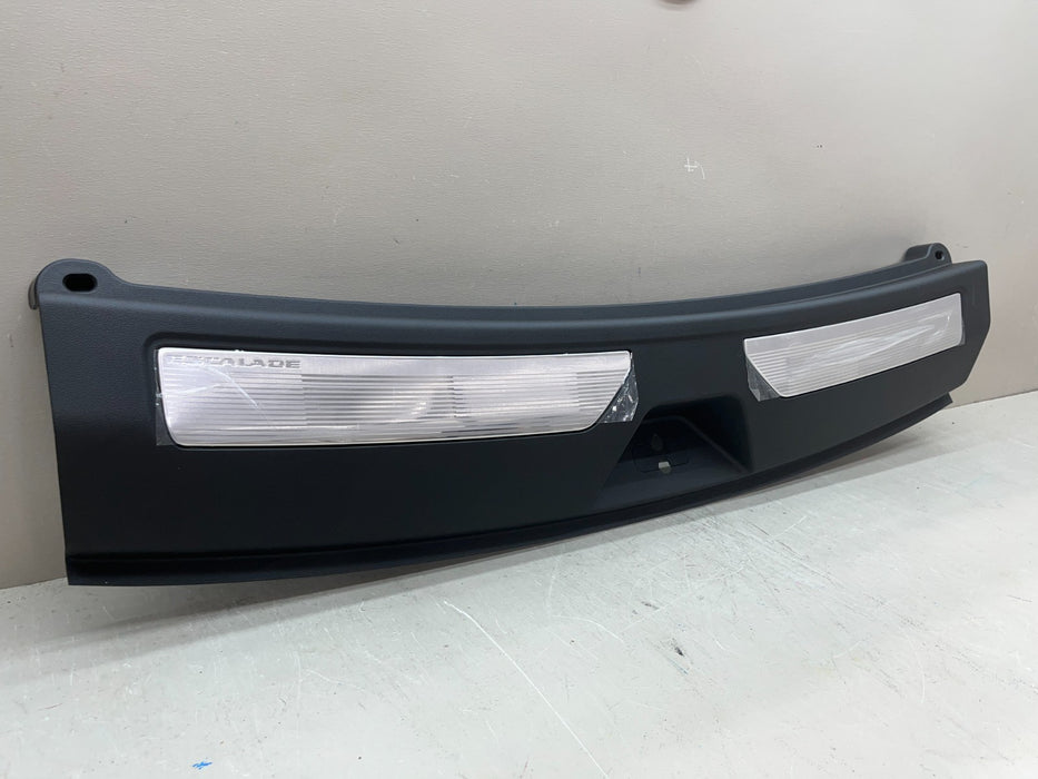 2020-2025 CADILLAC ESCALADE REAR LOWER LIFTGATE SILL TRIM OEM 85124298