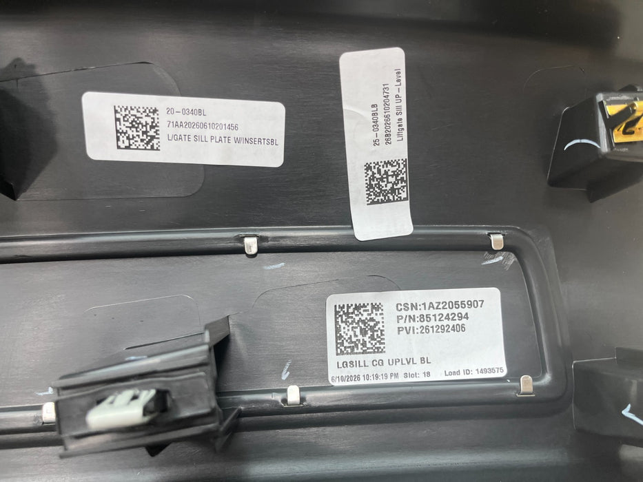 2021-2026 CHEVY TAHOE SUBURBAN YUKON REAR LIFTGATE SILL TRIM OEM 85124294