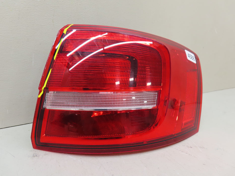 2016-2018 VOLKSWAGEN JETTA REAR RIGHT PASSENGER SIDE OUTER TAIL LIGHT LAMP OEM