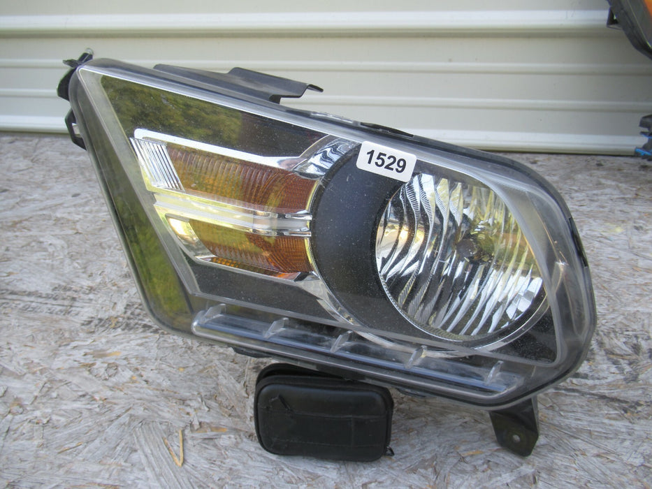 2010-2012 FORD MUSTANG FRONT LEFT DRIVER SIDE HEADLIGHT HALOGEN LIGHT LAMP OEM