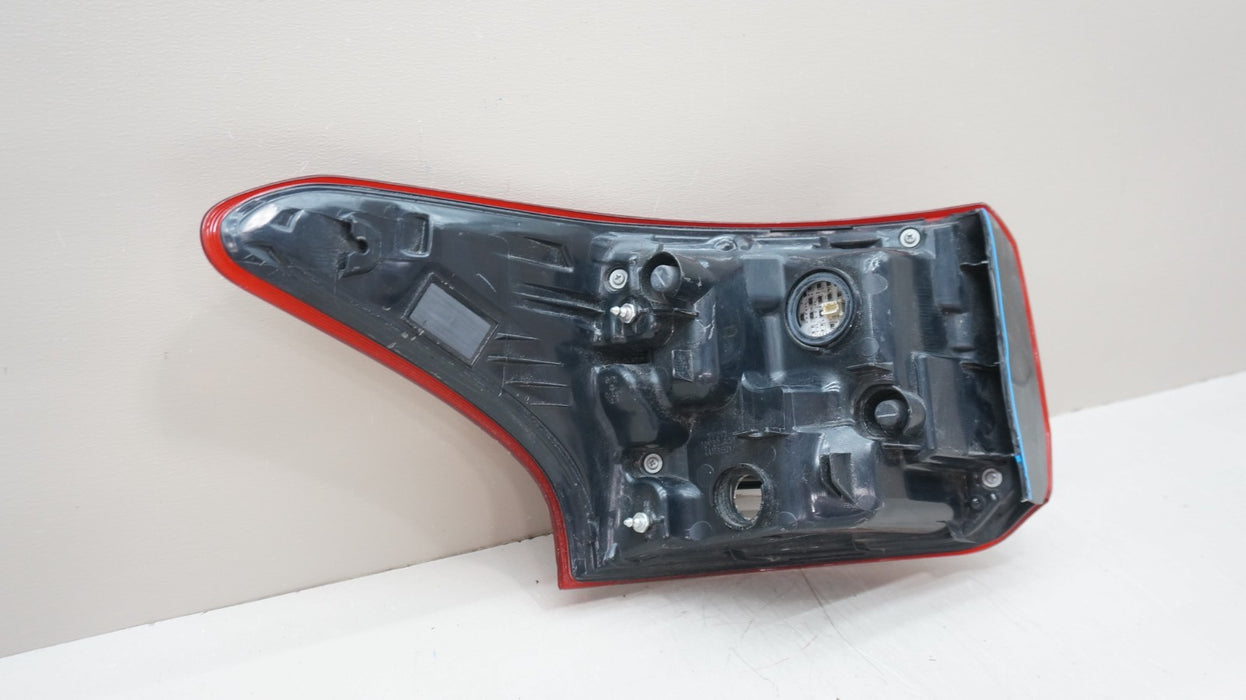 2016-2020 MITSUBISHI OUTLANDER REAR RIGHT PASSENGER SIDE OUTER TAIL LIGHT OEM