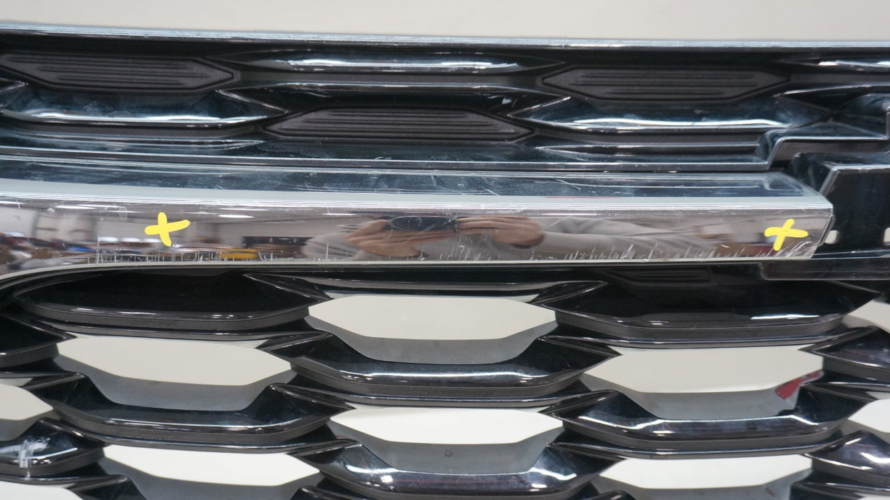 2024-2025 CHEVROLET TRAX RS FRONT RADIATOR GRILLE GRILL 42769274 OEM