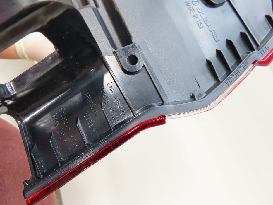 2015-2019 SUBARU OUTBACK REAR RIGHT PASSENGER SIDE TAIL LIGHT OEM