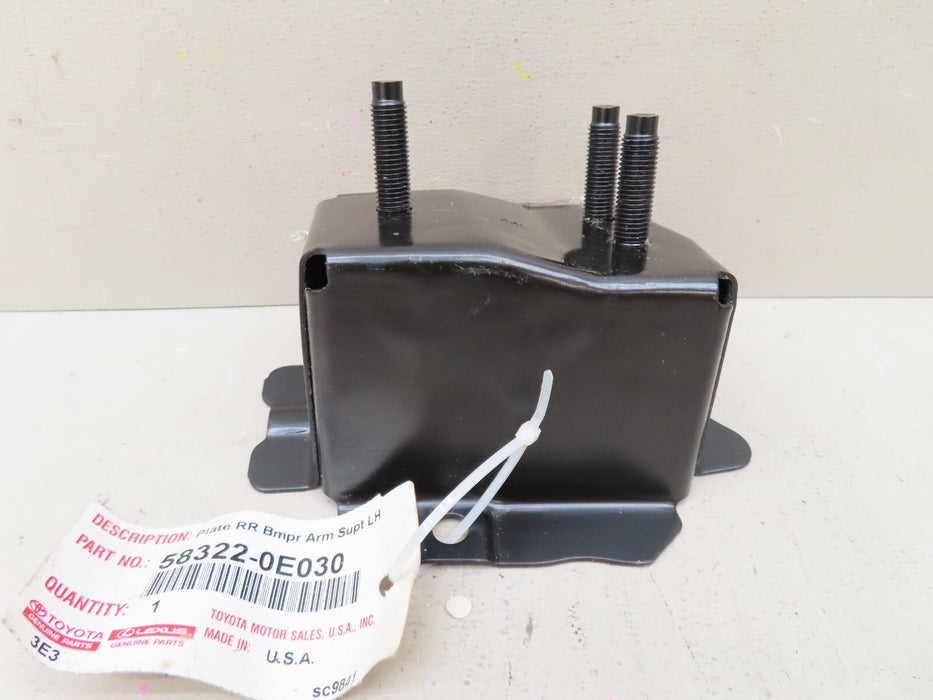 2014-2018 TOYOTA HIGHLANDER REAR LEFT BUMPER BODY MOUNT BRACKET OEM 58322-0E030