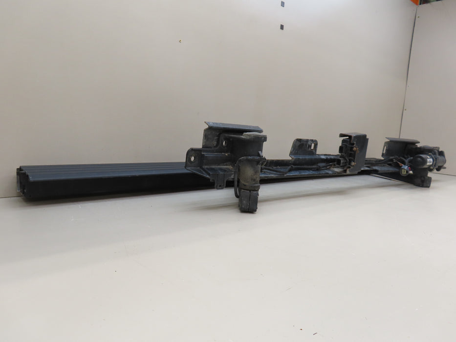 2020-2023 CHEVROLET/GMC SILVERADO SIERRA 1500 RIGHT POWER RUNNING BOARD OEM