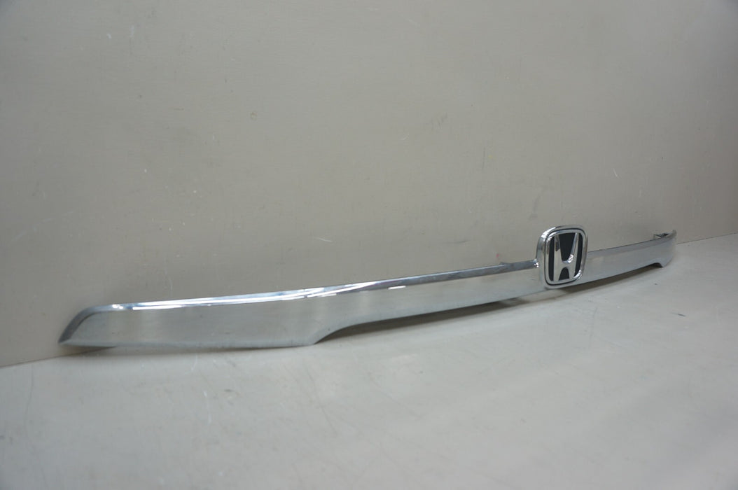 2018-2020 HONDA ODYSSEY REAR LIFTGATE LICENSE MOLDING TRIM OEM 74890-THR